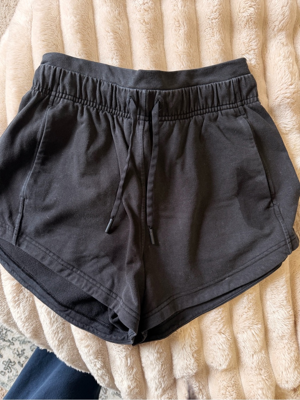 Lululemon inner glow shorts size 4
